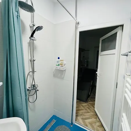 Nyaraló House Center *